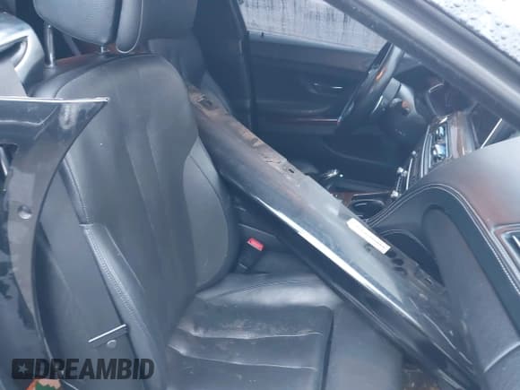 ✅ 2016 BMW 6 Series 640i xDrive • VIN: WBA6D2C59GGT65504 • Lot: 43792697. Wystawiony na IAAI z przebiegiem 79 905 mil. Bezpłatny archiwum sprzedaży aukcyjnych z USA i szczegółowy raport historii pojazdu na DreamBid. Zdjęcie 5.