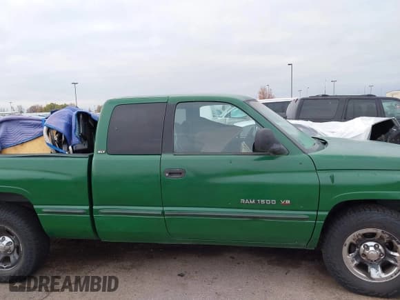 ✅ 1998 Dodge 1500 • VIN: 3B7HC12Z8WG103859 • Lot: 43722592. Wystawiony na IAAI z przebiegiem Nie podano. Bezpłatny archiwum sprzedaży aukcyjnych z USA i szczegółowy raport historii pojazdu na DreamBid. Zdjęcie 6.