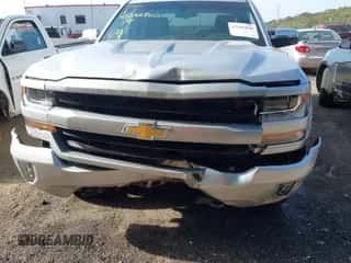 2017 Chevrolet Silverado 1500 LT с VIN 3GCUKREC2HG182455, выставлен на аукционе IAAI как лот 43266860 с пробегом 117 748 миль миль и . История ставок и продаж доступна на DreamBid. Изображение 6.