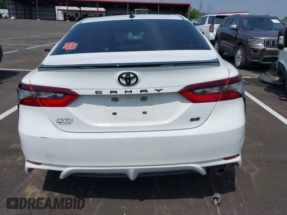 2022 Toyota Camry SE z VIN 4T1G11AK0NU054329, wystawiony jako IAAI lot #42342363 z przebiegiem 105 909 mil mil oraz . Historia ofert i sprzedaży dostępna na DreamBid. Obrazek 16.