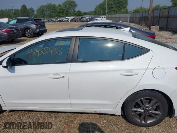 ✅ 2018 Hyundai Elantra Limited • VIN: 5NPD84LF9JH347655 • Lot: 42425435. Listed on IAAI with 69,374 mi. Free auction sales archive from the USA and detailed vehicle history report at DreamBid. Image 14.