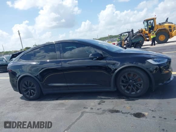 ✅ 2022 Tesla Model X • VIN: 7SAXCDE56NF339696 • Lot: 42481643. Wystawiony na IAAI z przebiegiem 25 934 mil. Bezpłatny archiwum sprzedaży aukcyjnych z USA i szczegółowy raport historii pojazdu na DreamBid. Zdjęcie 12.