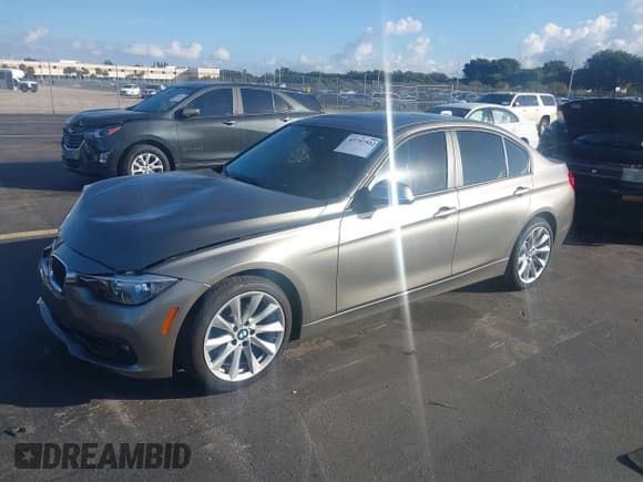 ✅ 2017 BMW 3 Series 320i xDrive • VIN: WBA8E5G39HNU44278 • Лот: 43797502. Опубликован ранее на IAAI с пробегом 54 132 миль. Бесплатный доступ к архиву аукционных продаж из США и подробный отчёт об истории автомобиля на DreamBid. Изображение 2.