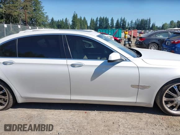 ✅ 2012 BMW 7 Series 750Li • VIN: WBAKB8C54CC962407 • Lot: 42750511. Wystawiony na IAAI z przebiegiem 74 191 mil. Bezpłatny archiwum sprzedaży aukcyjnych z USA i szczegółowy raport historii pojazdu na DreamBid. Zdjęcie 13.