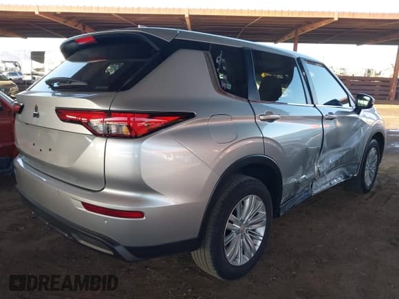 ✅ 2024 Mitsubishi Outlander ES • VIN: JA4J4UA82RZ062670 • Лот: 42558738. Опубликован ранее на IAAI с пробегом 15 343 миль. Бесплатный доступ к архиву аукционных продаж из США и подробный отчёт об истории автомобиля на DreamBid. Изображение 4.