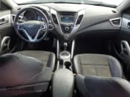 ✅ 2014 Hyundai Veloster • VIN: KMHTC6ADXEU217978 • Lot: 78238444. Wystawiony na Copart z przebiegiem 175 891 mil. Bezpłatny archiwum sprzedaży aukcyjnych z USA i szczegółowy raport historii pojazdu na DreamBid. Zdjęcie 8.