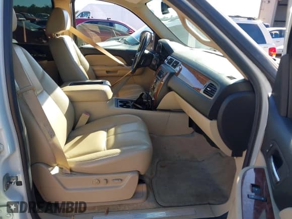 ✅ 2007 Chevrolet Tahoe LTZ • VIN: 1GNFC13JX7J129838 • Lot: 43797018. Wystawiony na IAAI z przebiegiem Nie podano. Bezpłatny archiwum sprzedaży aukcyjnych z USA i szczegółowy raport historii pojazdu na DreamBid. Zdjęcie 5.