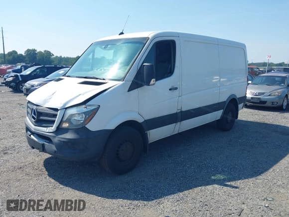 ✅ 2016 Mercedes-Benz Sprinter Cargo • VIN: WD3PE7DD7GP246609 • Lot: 42846416. Wystawiony na IAAI z przebiegiem 192 615 mil. Bezpłatny archiwum sprzedaży aukcyjnych z USA i szczegółowy raport historii pojazdu na DreamBid. Zdjęcie 17.