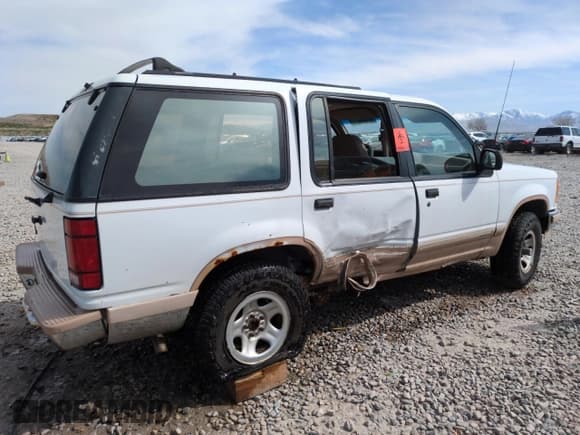 ✅ 1992 Ford Explorer Eddie Bauer • VIN: 1FMDU34X2NUE11927 • Lot: 52094875. Listed on Copart with 53,449 mi. Free auction sales archive from the USA and detailed vehicle history report at DreamBid. Image 3.