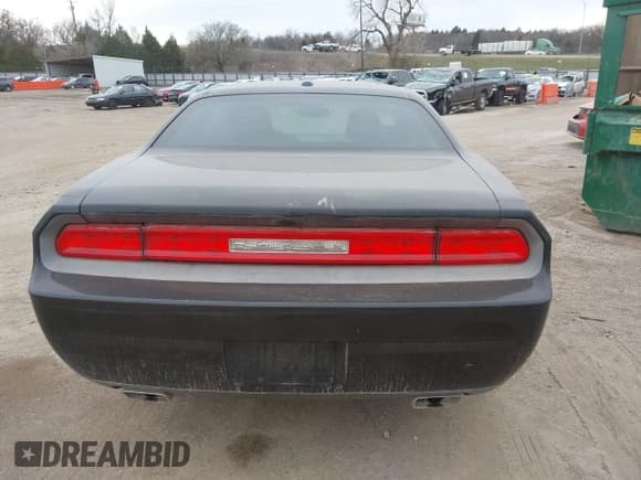 ✅ 2012 Dodge Challenger SXT • VIN: 2C3CDYAG5CH214207 • Lot: 41742866. Wystawiony na IAAI z przebiegiem 127 710 mil. Bezpłatny archiwum sprzedaży aukcyjnych z USA i szczegółowy raport historii pojazdu na DreamBid. Zdjęcie 16.