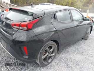 2019 Hyundai Veloster 2.0 z VIN KMHTG6AF3KU011242, wystawiony jako IAAI lot #43470980 z przebiegiem 84 132 mil mil oraz . Historia ofert i sprzedaży dostępna na DreamBid. Obrazek 4.