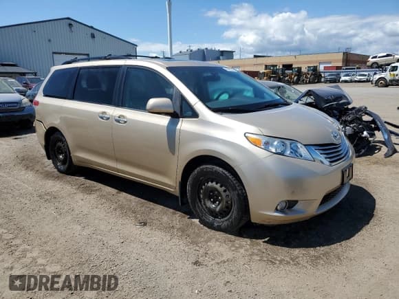 ✅ 2012 Toyota Sienna XLE • VIN: 5TDDK3DC1CS042583 • Лот: 65562945. Опубликован ранее на Copart с пробегом 272 380 миль. Бесплатный доступ к архиву аукционных продаж из США и подробный отчёт об истории автомобиля на DreamBid. Изображение 4.