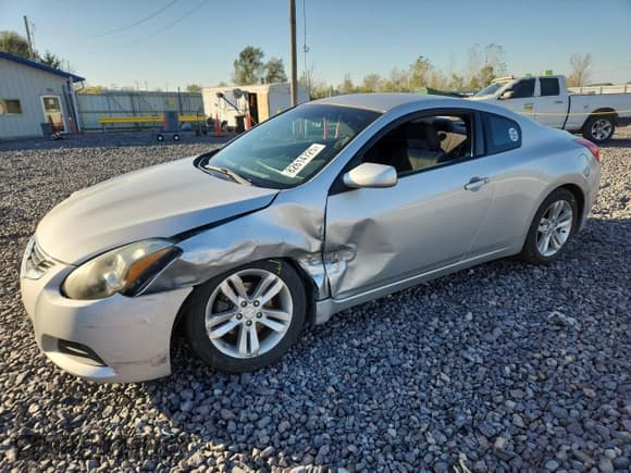 ✅ 2011 Nissan Altima S • VIN: 1N4AL2EP0BC173392 • Лот: 82614725. Опубликован ранее на Copart с пробегом 199 325 миль. Бесплатный доступ к архиву аукционных продаж из США и подробный отчёт об истории автомобиля на DreamBid. Изображение 1.