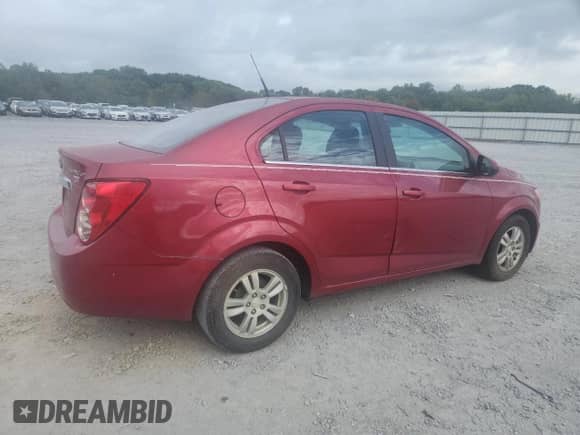 2013 Chevrolet Sonic LT с VIN 1G1JC5SHXD4246542, выставлен на аукционе Copart как лот 82243535 с пробегом 108 780 миль миль и Списание • Salvage title. История ставок и продаж доступна на DreamBid. Изображение 3.