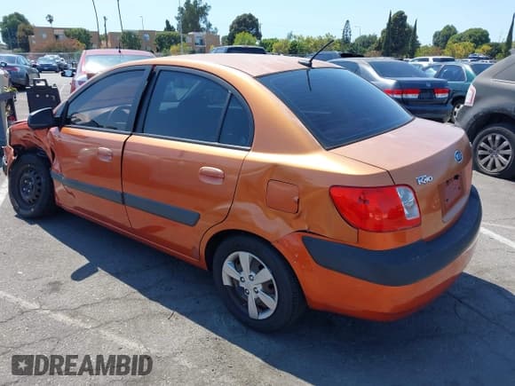 ✅ 2009 Kia Rio LX • VIN: KNADE223196547176 • Lot: 42754750. Wystawiony na IAAI z przebiegiem 111 006 mil. Bezpłatny archiwum sprzedaży aukcyjnych z USA i szczegółowy raport historii pojazdu na DreamBid. Zdjęcie 3.