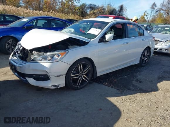 ✅ 2017 Honda Accord Sport SE • VIN: 1HGCR2F10HA109998 • Lot: 43697122. Listed on IAAI with 79,359 mi. Free auction sales archive from the USA and detailed vehicle history report at DreamBid. Image 2.