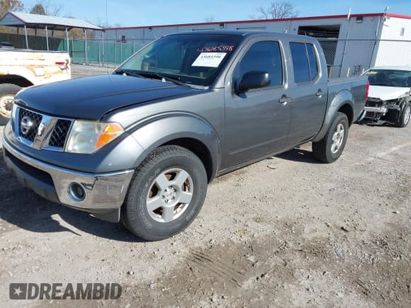 ✅ 2007 Nissan Frontier SE • VIN: 1N6AD07U67C456673 • Lot: 43685398. Wystawiony na IAAI z przebiegiem 124 665 mil. Bezpłatny archiwum sprzedaży aukcyjnych z USA i szczegółowy raport historii pojazdu na DreamBid. Zdjęcie 2.