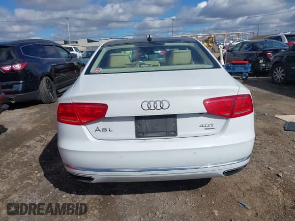 ✅ 2013 Audi A8 4.0L • VIN: WAUR2AFD3DN016944 • Lot: 43456234. Wystawiony na IAAI z przebiegiem 86 348 mil. Bezpłatny archiwum sprzedaży aukcyjnych z USA i szczegółowy raport historii pojazdu na DreamBid. Zdjęcie 16.