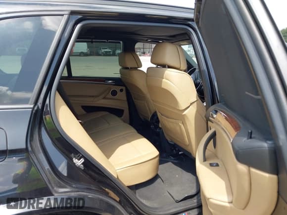 ✅ 2010 BMW X5 M • VIN: 5YMGY0C51ALK25937 • Lot: 42741850. Listed on IAAI with 117,720 mi. Free auction sales archive from the USA and detailed vehicle history report at DreamBid. Image 8.