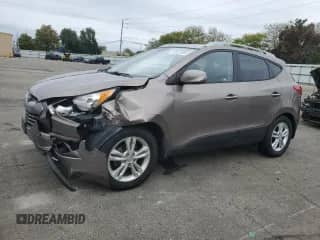 ✅ 2011 Hyundai Tucson GLS • VIN: KM8JU3AC7BU171936 • Лот: 82522355. Опубликован ранее на Copart с пробегом 327 309 миль. Бесплатный доступ к архиву аукционных продаж из США и подробный отчёт об истории автомобиля на DreamBid. Изображение 1.