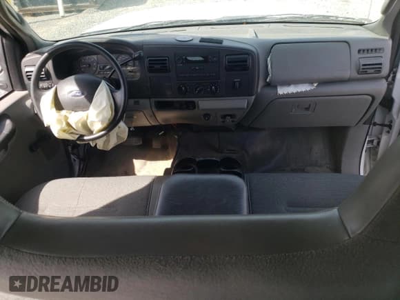 ✅ 2005 Ford F-250 XL • VIN: 1FTSW21535EC49075 • Лот: 49804265. Опубликован ранее на Copart с пробегом 31 506 миль. Бесплатный доступ к архиву аукционных продаж из США и подробный отчёт об истории автомобиля на DreamBid. Изображение 8.