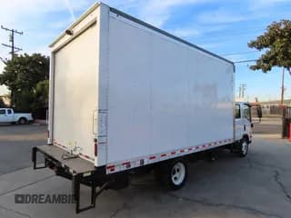 ✅ 2024 Isuzu NRR • VIN: JALE5J160R7303704 • Лот: 42787625. Опубликован ранее на Copart с пробегом 20 089 миль. Бесплатный доступ к архиву аукционных продаж из США и подробный отчёт об истории автомобиля на DreamBid. Изображение 4.