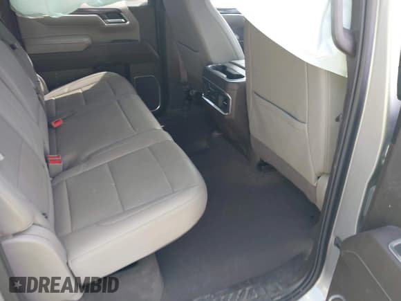 ✅ 2023 Chevrolet Silverado 1500 LTZ • VIN: 1GCUDGE85PZ246643 • Lot: 42440990. Wystawiony na IAAI z przebiegiem 18 705 mil. Bezpłatny archiwum sprzedaży aukcyjnych z USA i szczegółowy raport historii pojazdu na DreamBid. Zdjęcie 8.