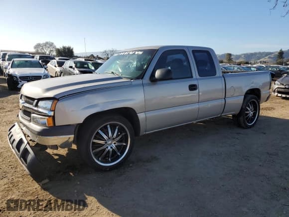 ✅ 2006 Chevrolet Silverado 1500 LS • VIN: 1GCEC19X86Z113816 • Lot: 44945075. Listed on Copart with 153,592 mi. Free auction sales archive from the USA and detailed vehicle history report at DreamBid. Image 1.