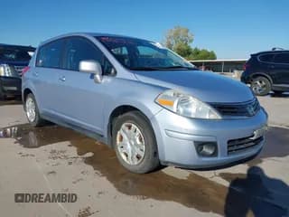 ✅ 2012 Nissan Versa S • VIN: 3N1BC1CP5CK203898 • Лот: 43491226. Опубликован ранее на IAAI с пробегом 128 821 миль. Бесплатный доступ к архиву аукционных продаж из США и подробный отчёт об истории автомобиля на DreamBid. Изображение 1.