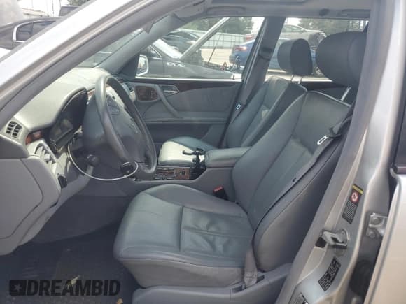 ✅ 2001 Mercedes-Benz E 320 • VIN: WDBJH65J41B201471 • Лот: 68863194. Опубликован ранее на Copart с пробегом 106 893 миль. Бесплатный доступ к архиву аукционных продаж из США и подробный отчёт об истории автомобиля на DreamBid. Изображение 7.