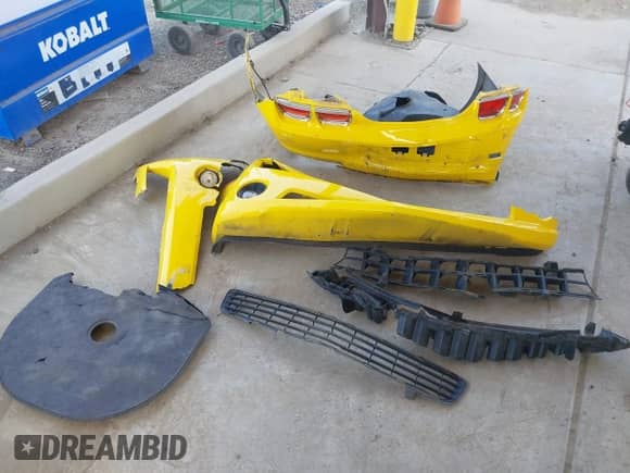 2010 Chevrolet Camaro 2SS z VIN 2G1FK1EJ5A9108819, wystawiony jako IAAI lot #43111522 z przebiegiem 174 324 mil mil oraz . Historia ofert i sprzedaży dostępna na DreamBid. Obrazek 12.