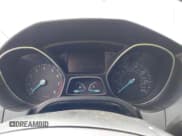 ✅ 2018 Ford Focus SE • VIN: 1FADP3FEXJL300524 • Lot: 43599068. Wystawiony na IAAI z przebiegiem 93 611 mil. Bezpłatny archiwum sprzedaży aukcyjnych z USA i szczegółowy raport historii pojazdu na DreamBid. Zdjęcie 7.