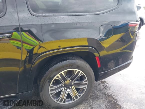 ✅ 2023 Jeep Wagoneer Series II • VIN: 1C4SJRBP4PS562826 • Lot: 42600245. Listed on IAAI with 62,557 mi. Free auction sales archive from the USA and detailed vehicle history report at DreamBid. Image 6.