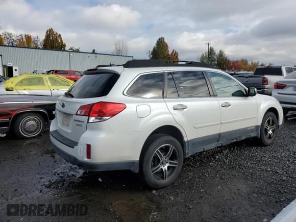 ✅ 2013 Subaru Outback Limited • VIN: 4S4BRBSC6D3325429 • Lot: 84004915. Listed on Copart with 91,066 mi. Free auction sales archive from the USA and detailed vehicle history report at DreamBid. Image 3.