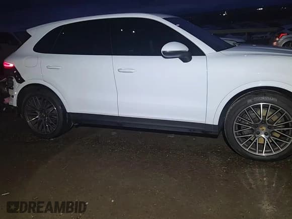 ✅ 2022 Porsche Cayenne • VIN: WP1AA2AYXNDA05738 • Lot: 93484625. Listed on Copart with 52,392 mi. Free auction sales archive from the USA and detailed vehicle history report at DreamBid. Image 15.