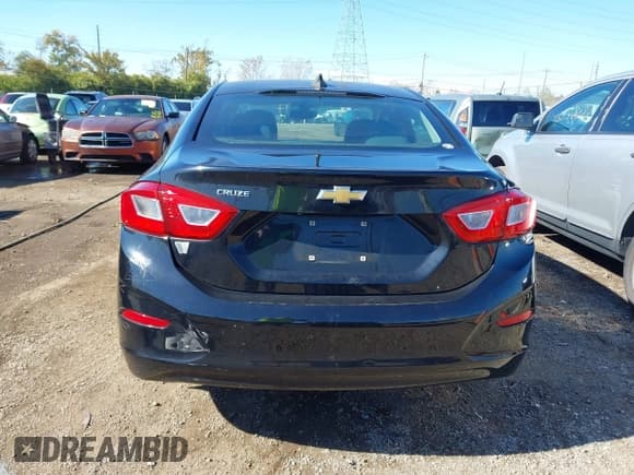 ✅ 2018 Chevrolet Cruze LS • VIN: 1G1BC5SM8J7228357 • Lot: 43515932. Listed on IAAI with 90,155 mi. Free auction sales archive from the USA and detailed vehicle history report at DreamBid. Image 17.
