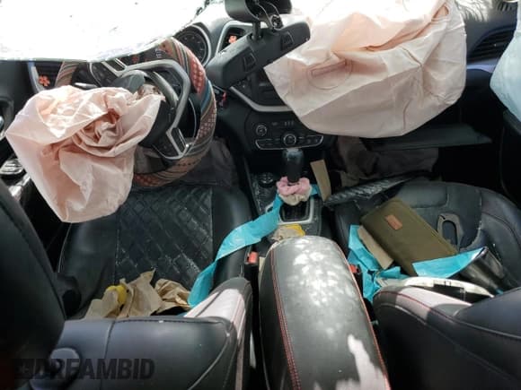 ✅ 2015 Jeep Cherokee Trailhawk • VIN: 1C4PJMBS4FW577590 • Lot: 92803025. Listed on Copart with 163,417 mi. Free auction sales archive from the USA and detailed vehicle history report at DreamBid. Image 8.