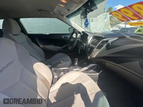 ✅ 2012 Hyundai Veloster w/Gray Int • VIN: KMHTC6AD6CU036826 • Lot: 45042645. Wystawiony na Copart z przebiegiem 169 498 mil. Bezpłatny archiwum sprzedaży aukcyjnych z USA i szczegółowy raport historii pojazdu na DreamBid. Zdjęcie 5.