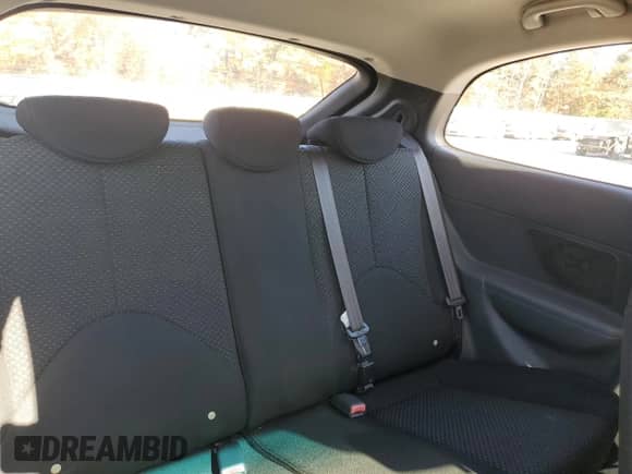 2008 Hyundai Accent GS z VIN KMHCM36C08U066181, wystawiony jako Copart lot #75788514 z przebiegiem 123 446 mil mil oraz Czysty tytuł • Clean title. Historia ofert i sprzedaży dostępna na DreamBid. Obrazek 10.