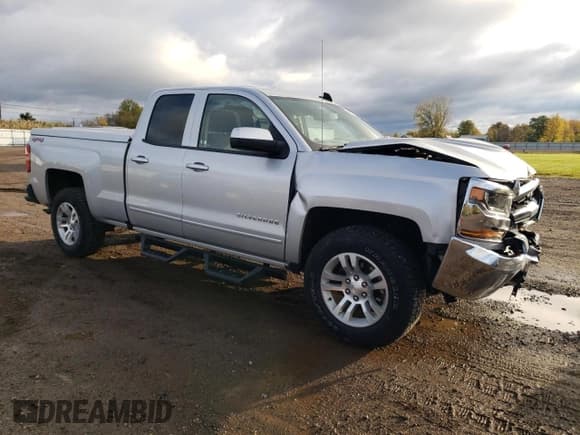 ✅ 2018 Chevrolet Silverado 1500 LT • VIN: 1GCVKREC5JZ104021 • Lot: 82649085. Listed on Copart with 29,630 mi. Free auction sales archive from the USA and detailed vehicle history report at DreamBid. Image 4.