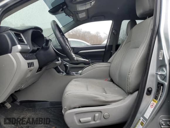 ✅ 2017 Toyota Highlander LE • VIN: 5TDBZRFH2HS446451 • Лот: 89874465. Опубликован ранее на Copart с пробегом 193 801 миль. Бесплатный доступ к архиву аукционных продаж из США и подробный отчёт об истории автомобиля на DreamBid. Изображение 7.