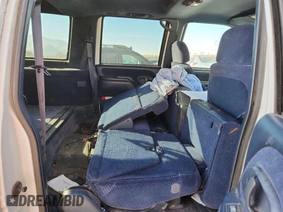 ✅ 1999 Chevrolet Suburban • VIN: 3GNGK26J6XG201502 • Лот: 89867585. Опубликован ранее на Copart с пробегом 198 342 миль. Бесплатный доступ к архиву аукционных продаж из США и подробный отчёт об истории автомобиля на DreamBid. Изображение 11.