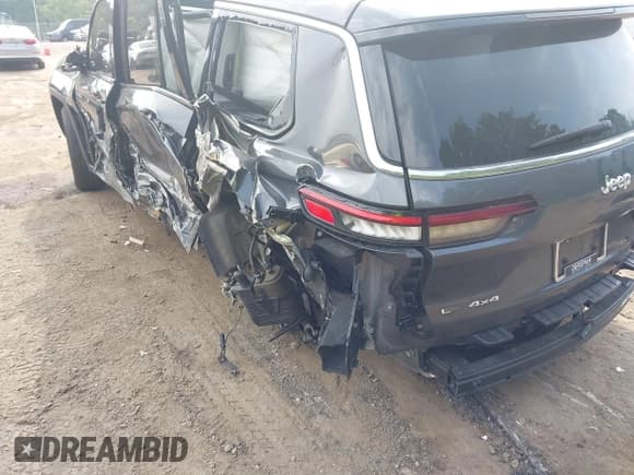 ✅ 2022 Jeep Grand Cherokee Limited • VIN: 1C4RJKBG7N8626731 • Lot: 42494852. Wystawiony na IAAI z przebiegiem Nie podano. Bezpłatny archiwum sprzedaży aukcyjnych z USA i szczegółowy raport historii pojazdu na DreamBid. Zdjęcie 6.