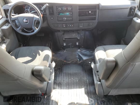 ✅ 2020 GMC Savana Cargo • VIN: 1GTW7AFG9L1256331 • Лот: 69724935. Опубликован ранее на Copart с пробегом 87 553 миль. Бесплатный доступ к архиву аукционных продаж из США и подробный отчёт об истории автомобиля на DreamBid. Изображение 8.