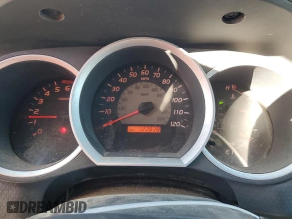 ✅ 2011 Toyota Tacoma • VIN: 3TMLU4EN2BM065428 • Lot: 86501835. Listed on Copart with 122,838 mi. Free auction sales archive from the USA and detailed vehicle history report at DreamBid. Image 9.