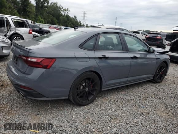 ✅ 2024 Volkswagen Jetta 40th Anniversary Edition • VIN: 3VW9T7BU3RM040538 • Лот: 80017305. Опубликован ранее на Copart с пробегом 25 772 миль. Бесплатный доступ к архиву аукционных продаж из США и подробный отчёт об истории автомобиля на DreamBid. Изображение 3.