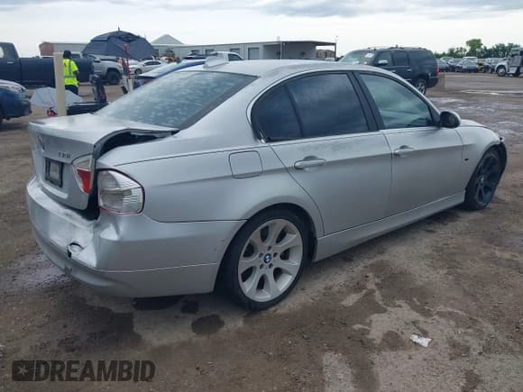 ✅ 2006 BMW 3 Series 330i • VIN: WBAVB33576PS16692 • Lot: 42469524. Listed on IAAI with 139,485 mi. Free auction sales archive from the USA and detailed vehicle history report at DreamBid. Image 4.