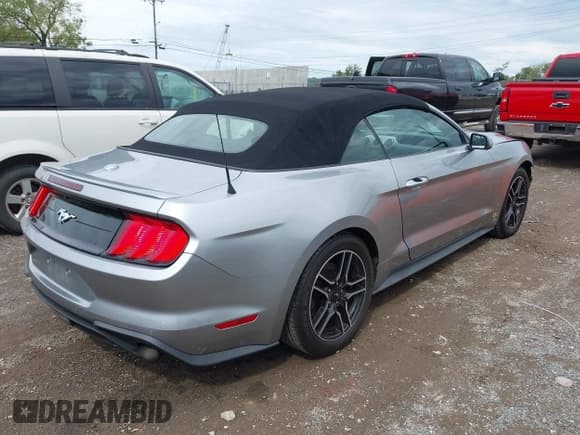 ✅ 2020 Ford Mustang EcoBoost Premium • VIN: 1FATP8UH3L5113591 • Lot: 43277727. Wystawiony na IAAI z przebiegiem 203 564 mil. Bezpłatny archiwum sprzedaży aukcyjnych z USA i szczegółowy raport historii pojazdu na DreamBid. Zdjęcie 4.