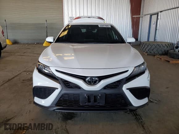 ✅ 2022 Toyota Camry SE • VIN: 4T1T11AK5NU635503 • Lot: 86851885. Wystawiony na Copart z przebiegiem 31 393 mil. Bezpłatny archiwum sprzedaży aukcyjnych z USA i szczegółowy raport historii pojazdu na DreamBid. Zdjęcie 5.