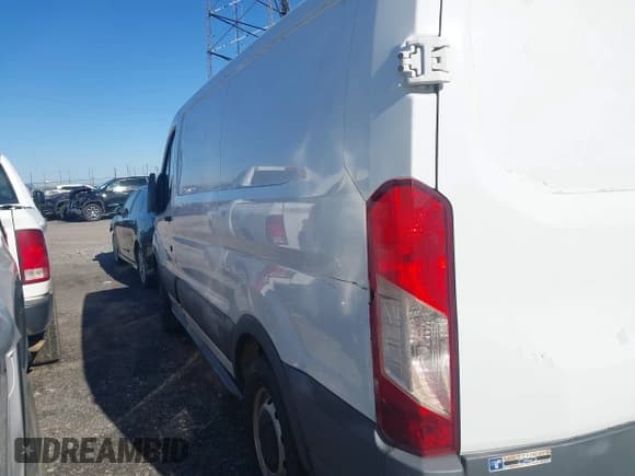 ✅ 2016 Ford Transit Cargo • VIN: 1FTYE1YM3GKB19466 • Lot: 43525016. Wystawiony na IAAI z przebiegiem 292 421 mil. Bezpłatny archiwum sprzedaży aukcyjnych z USA i szczegółowy raport historii pojazdu na DreamBid. Zdjęcie 14.